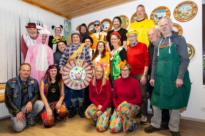 Bunte Faschingsgesellschaft